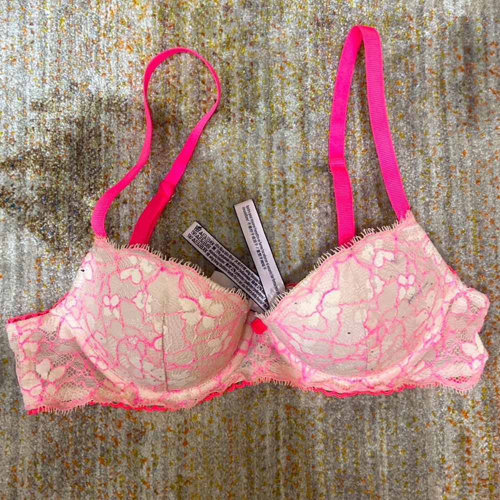 Victoria’s Secret Dream angels Demi bra